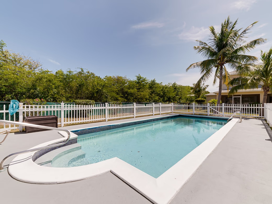 Conch Point Gardens