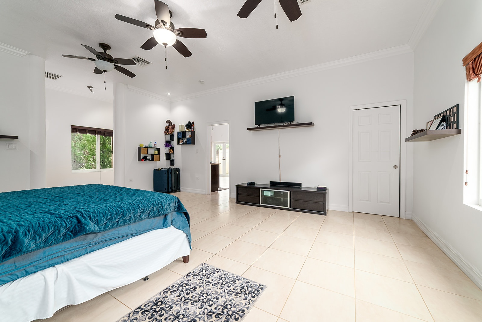 3 BED MIDWAY CLOSE FAMILY HOME