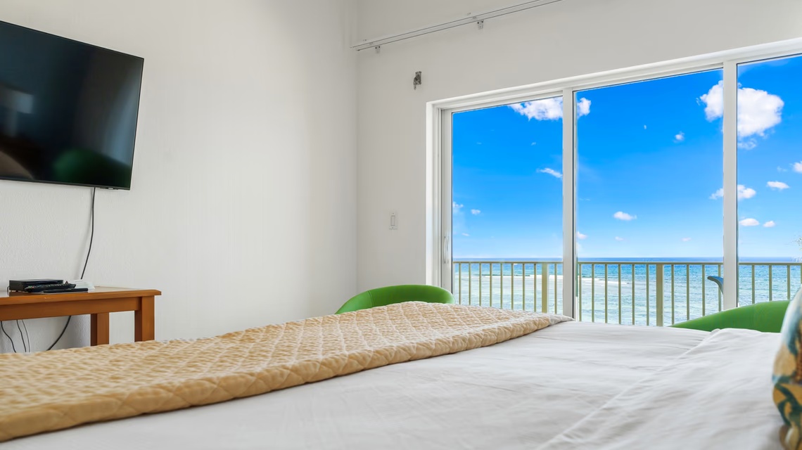 Castaway Cove Beachfront - 2 Bed, 2 Bath, A And B Lock Off Unit