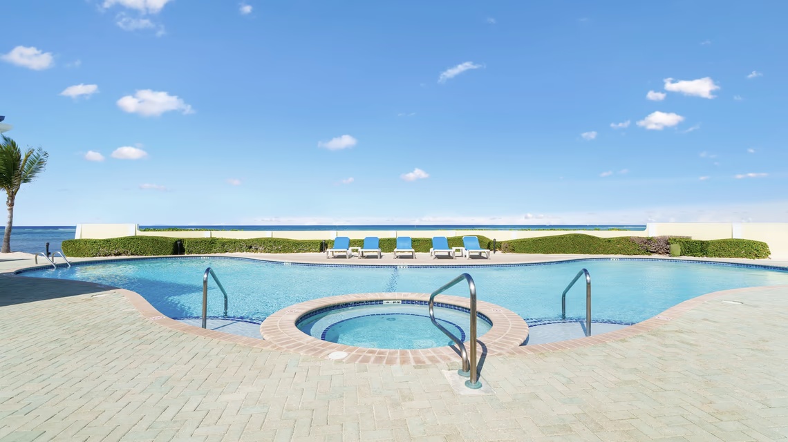 Castaway Cove Beachfront - 2 Bed, 2 Bath, A And B Lock Off Unit