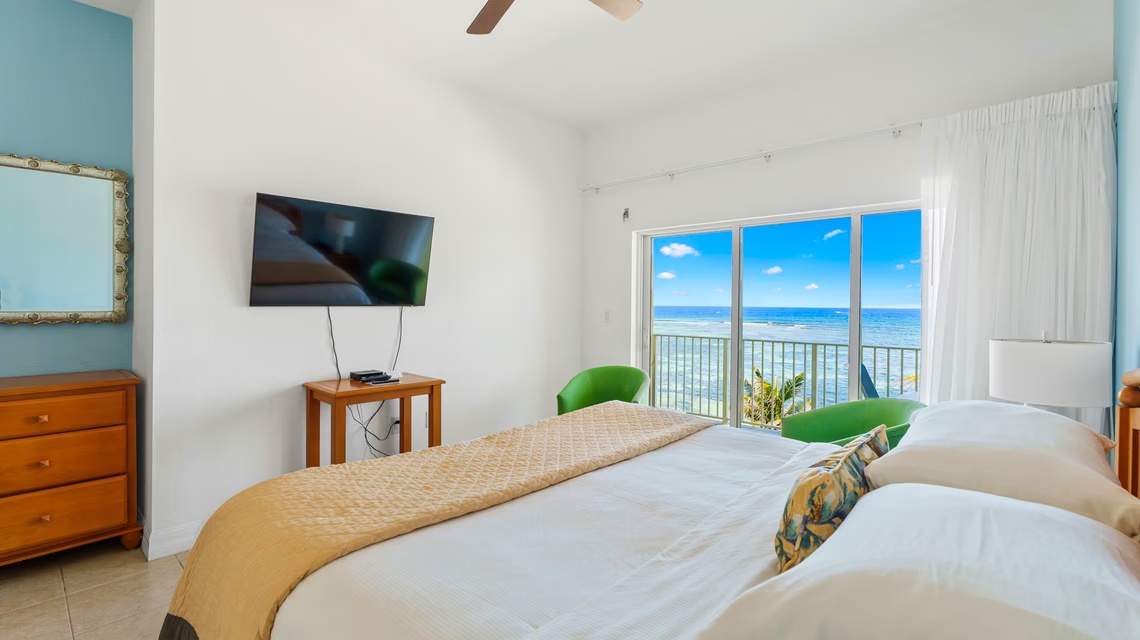 Castaway Cove Beachfront - 2 Bed, 2 Bath, A And B Lock Off Unit