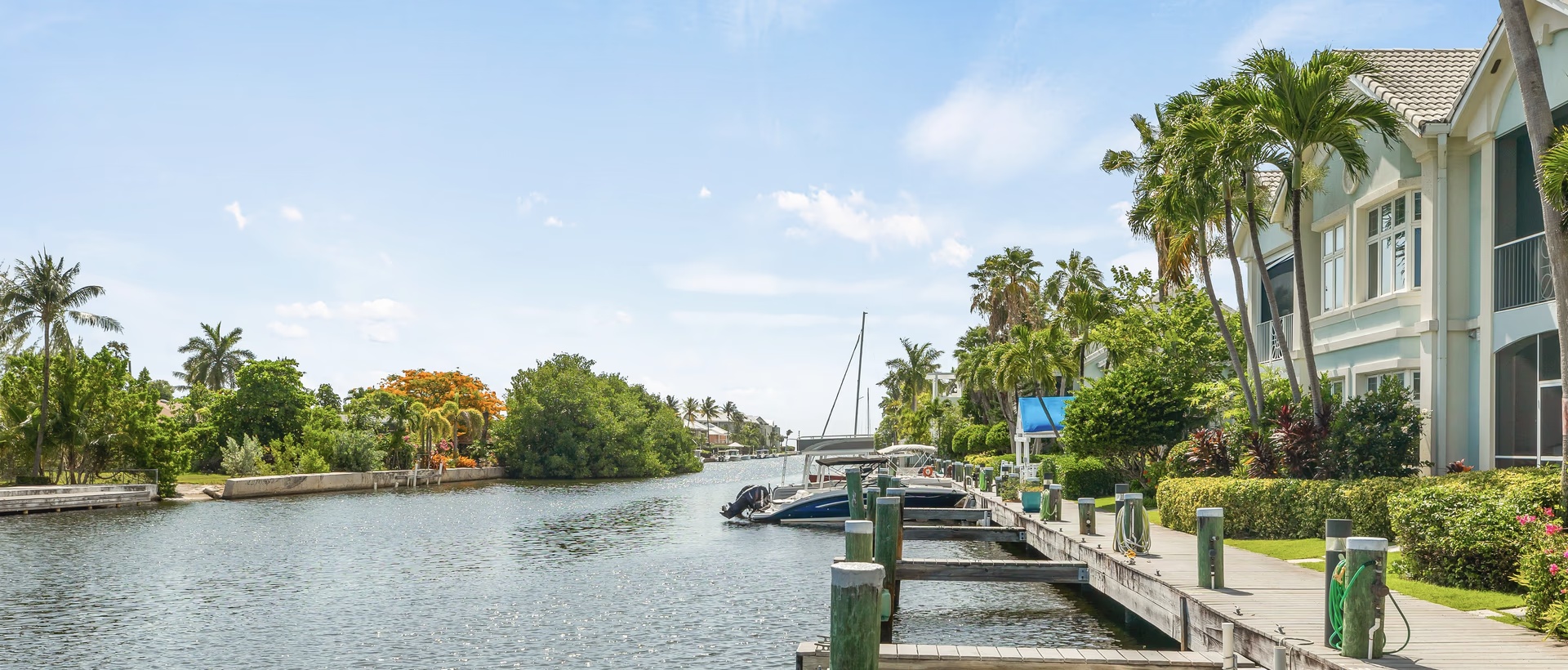 Britannia Kings Court Canal Front 4 Bed/3 Bath Plus Boat Dock