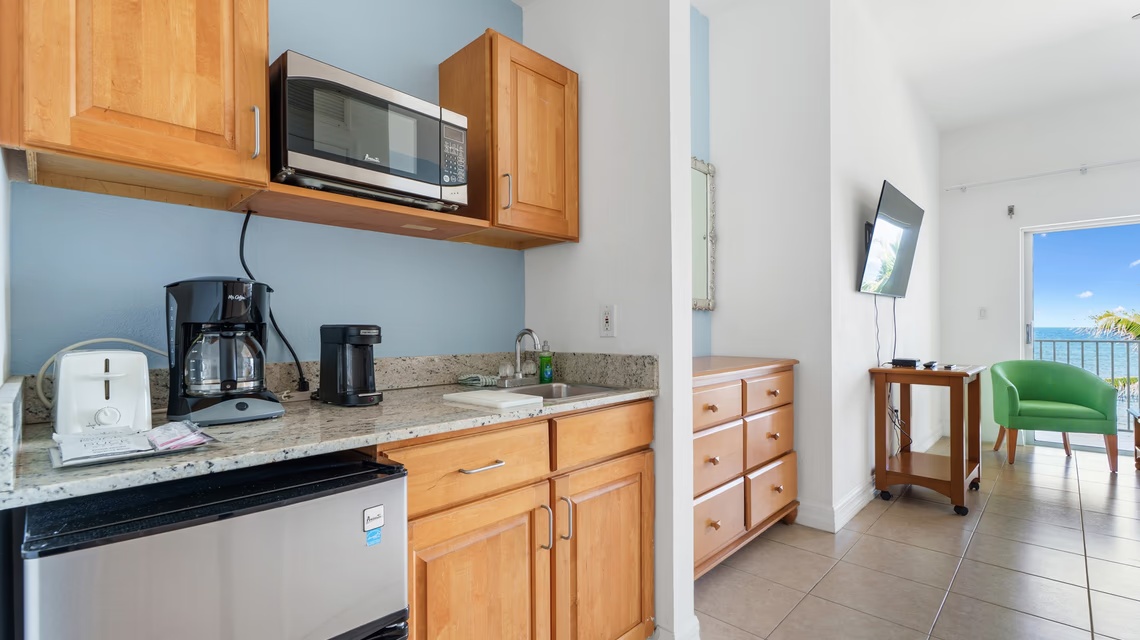 Castaway Cove Beachfront - 2 Bed, 2 Bath, A And B Lock Off Unit