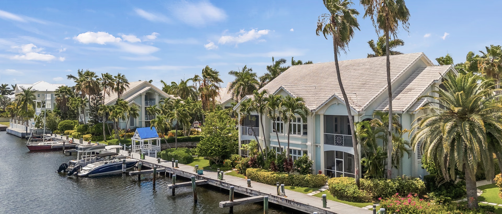 Britannia Kings Court Canal Front 4 Bed/3 Bath Plus Boat Dock