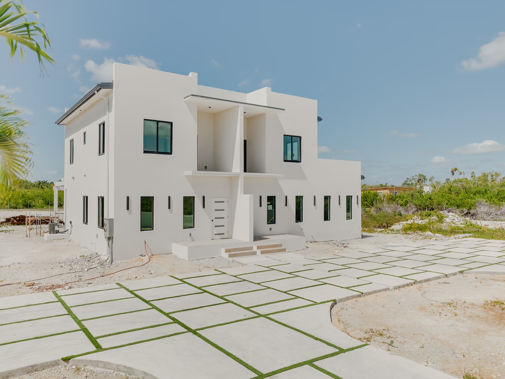 2 Bedroom, 2.5 Bathroom Duplex In Lookout Garden
