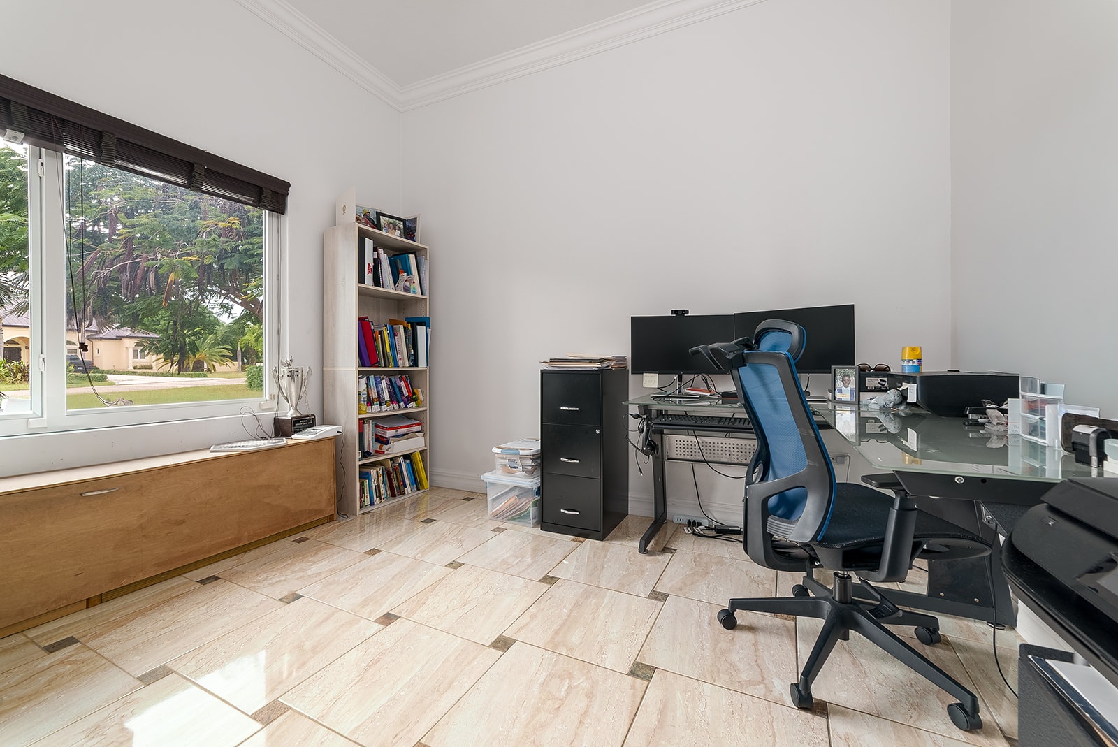 3 BED MIDWAY CLOSE FAMILY HOME