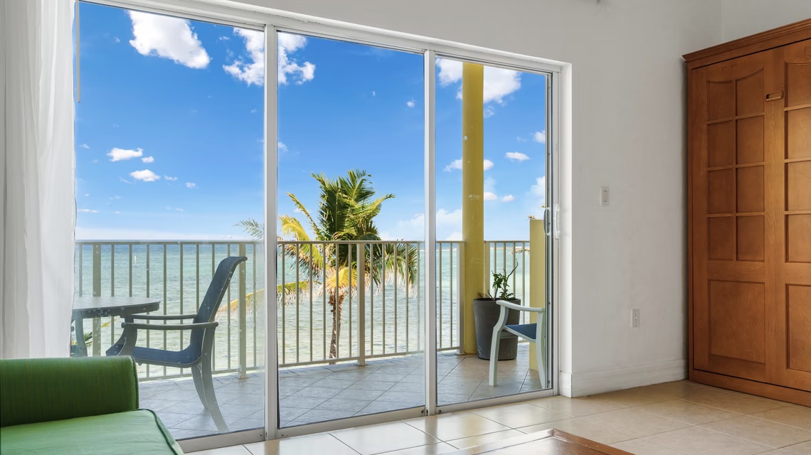 Castaway Cove Beachfront - 2 Bed, 2 Bath, A And B Lock Off Unit