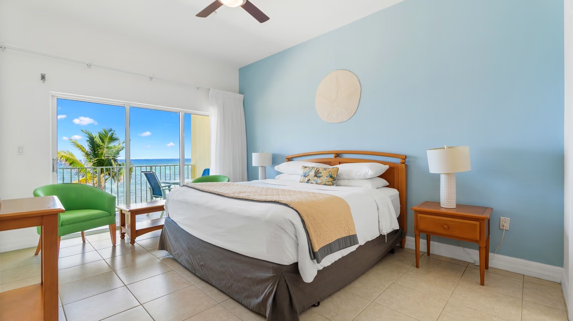 Castaway Cove Beachfront - 2 Bed, 2 Bath, A And B Lock Off Unit