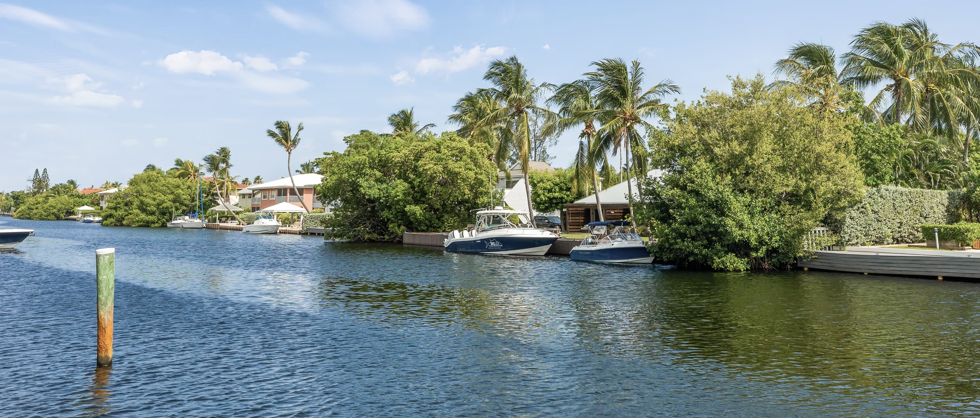 Britannia Kings Court Canal Front 4 Bed/3 Bath Plus Boat Dock
