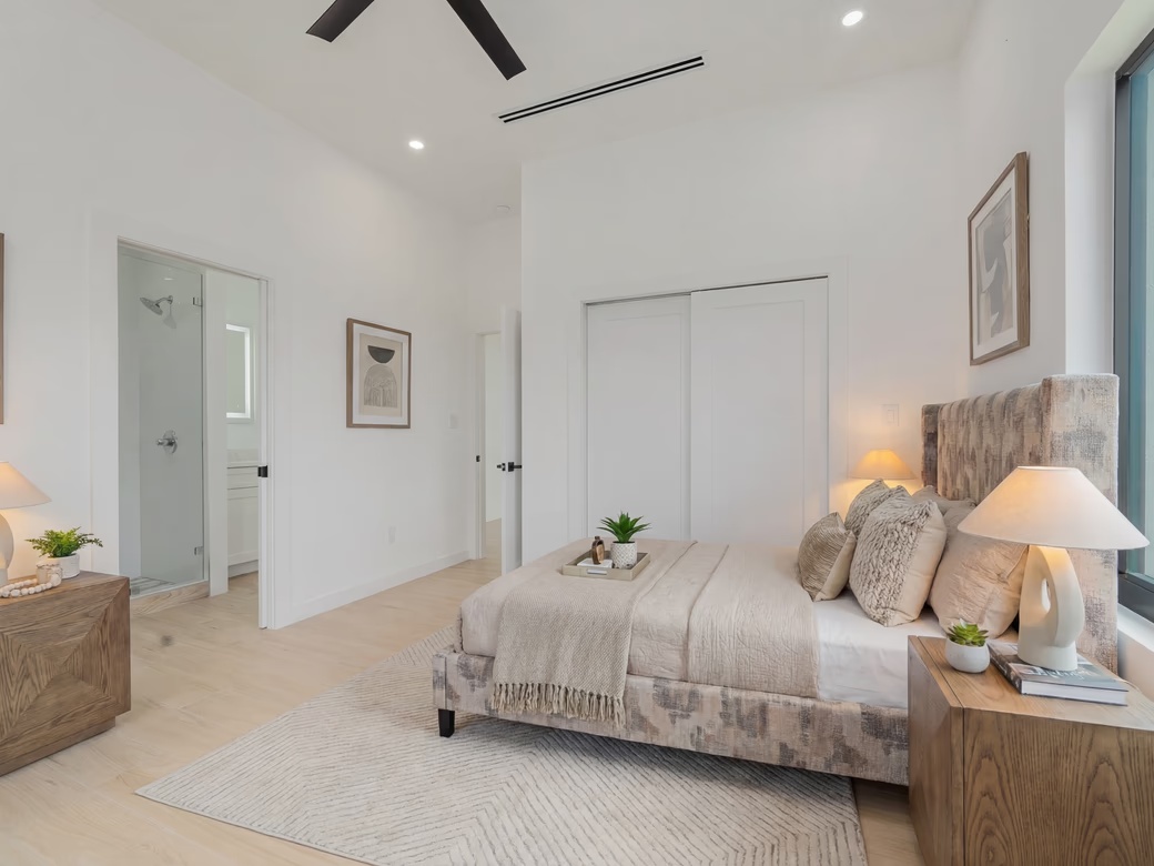 2 Bedroom, 2.5 Bathroom Duplex In Lookout Garden
