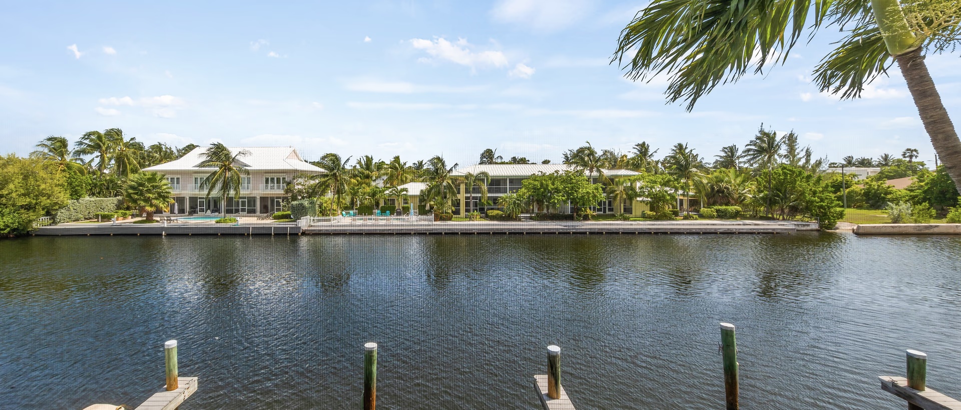 Britannia Kings Court Canal Front 4 Bed/3 Bath Plus Boat Dock